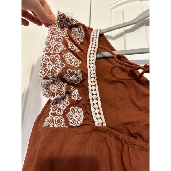 Brown Sleeveless Embroidered Top With Lace Detail & Tie Back Size 2X - Picture 6 of 8